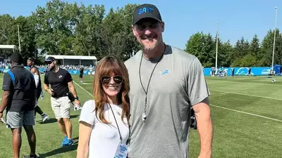 Does Dan Campbell Have A Wife?